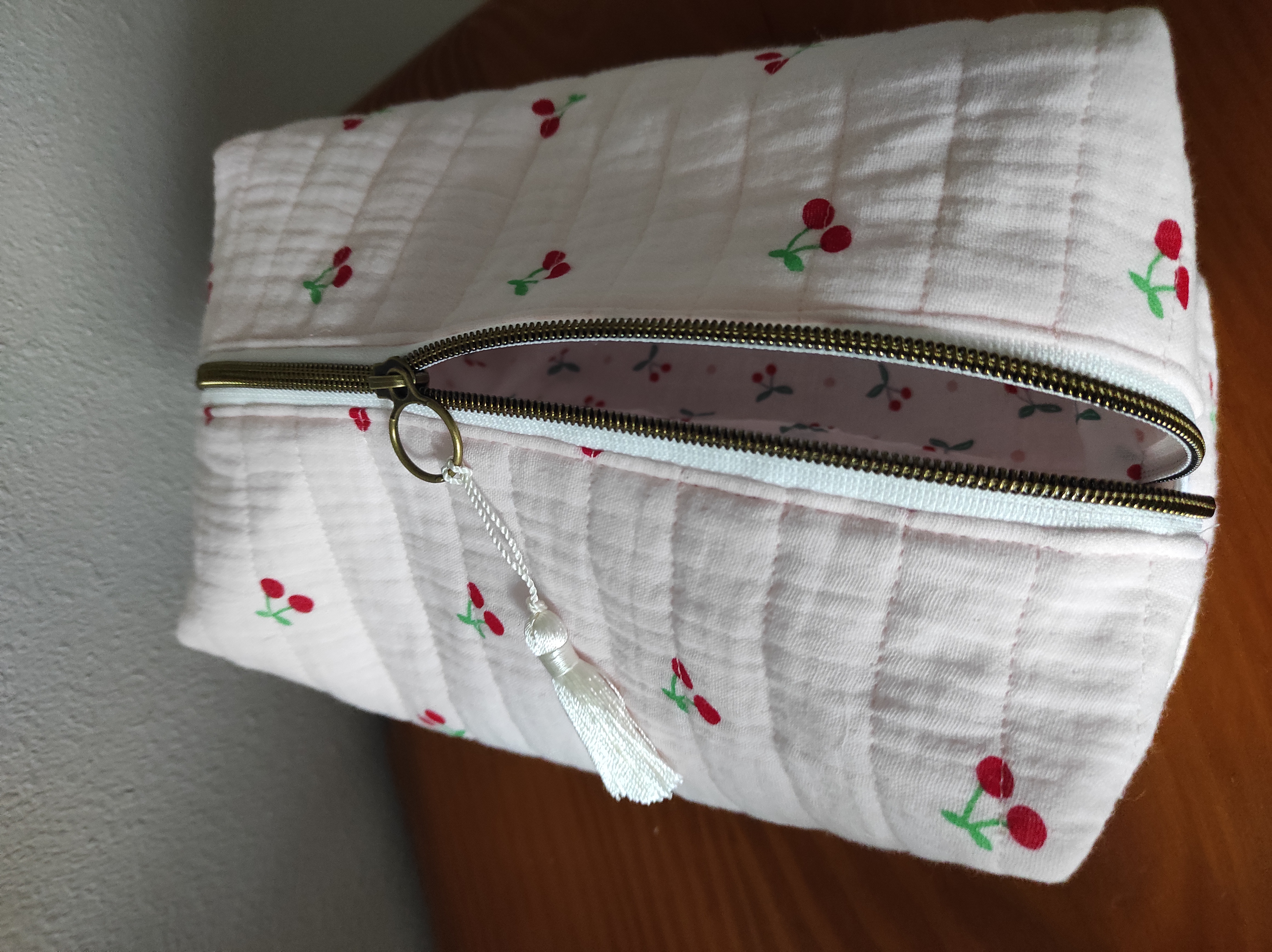 Ensemble trousse et pochette  motif cerises