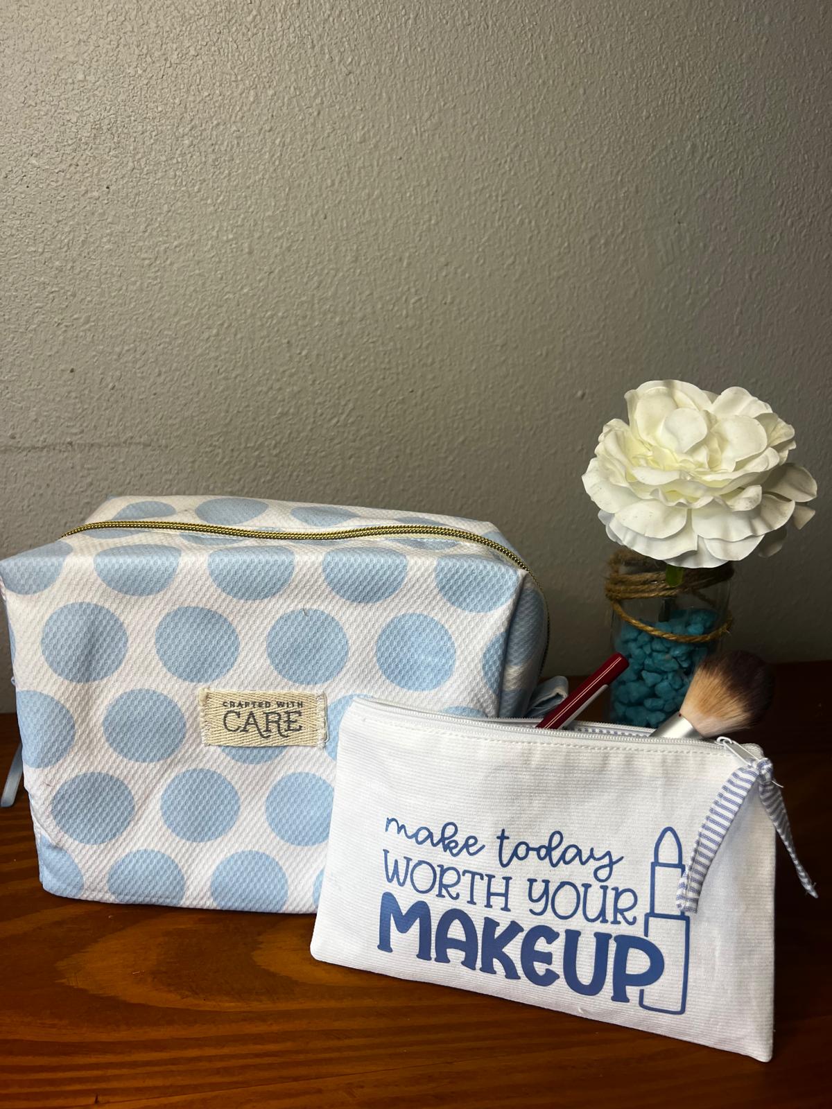 Trousse de maquillage à pois bleus