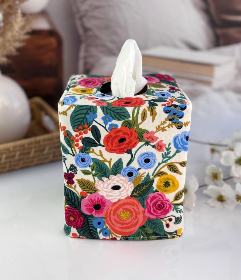 Floral reversible tissue box cover