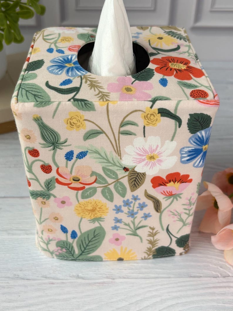 Floral reversible tissue box cover