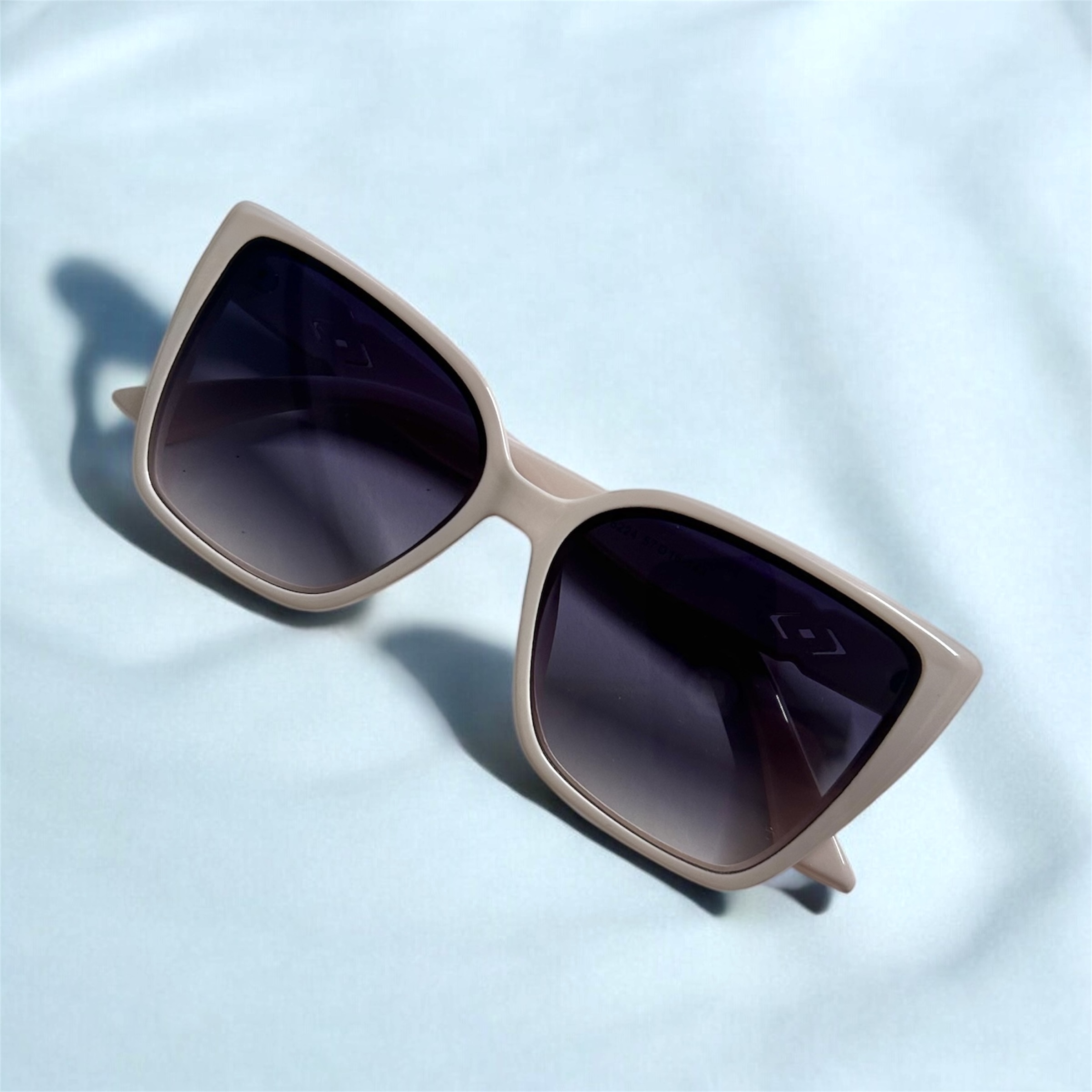 Stylish Oversized Sunglasses with White & Beige Combination