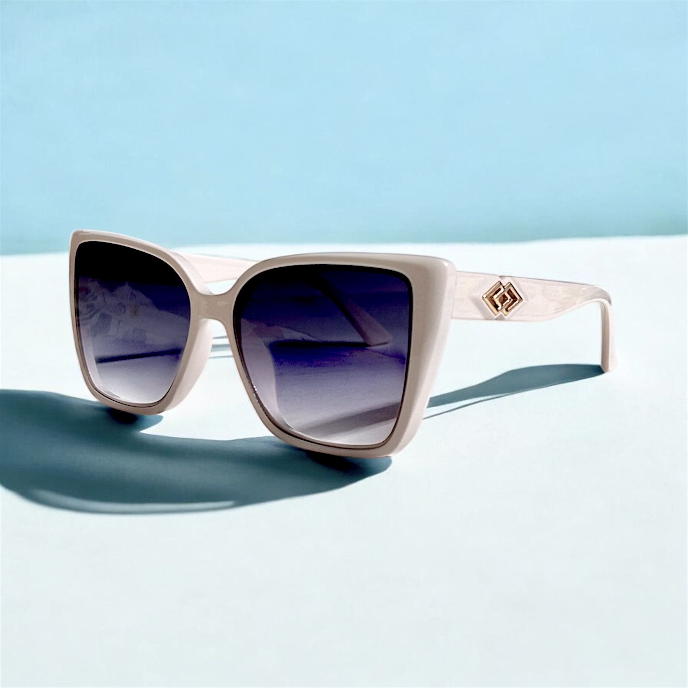 Stylish Oversized Sunglasses with White & Beige Combination