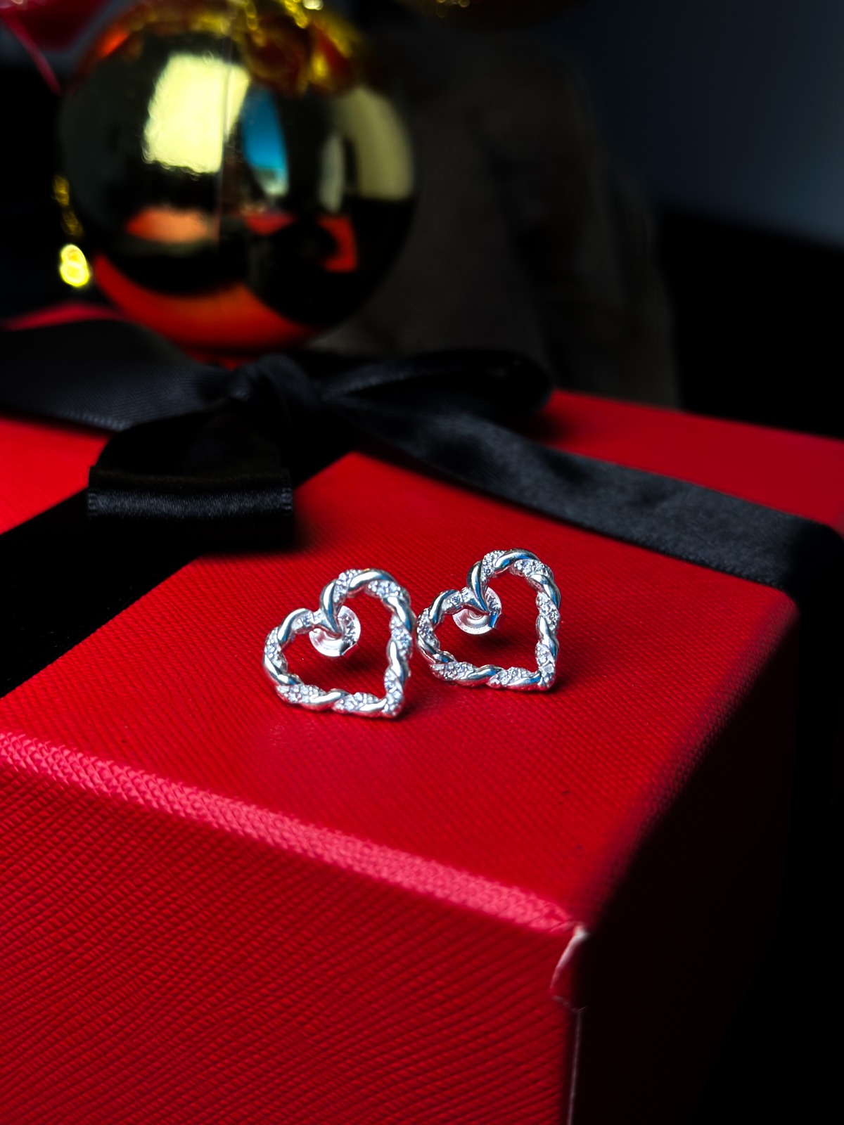 BRINCO CORAÇÃO TORCIDO- PRATA 925