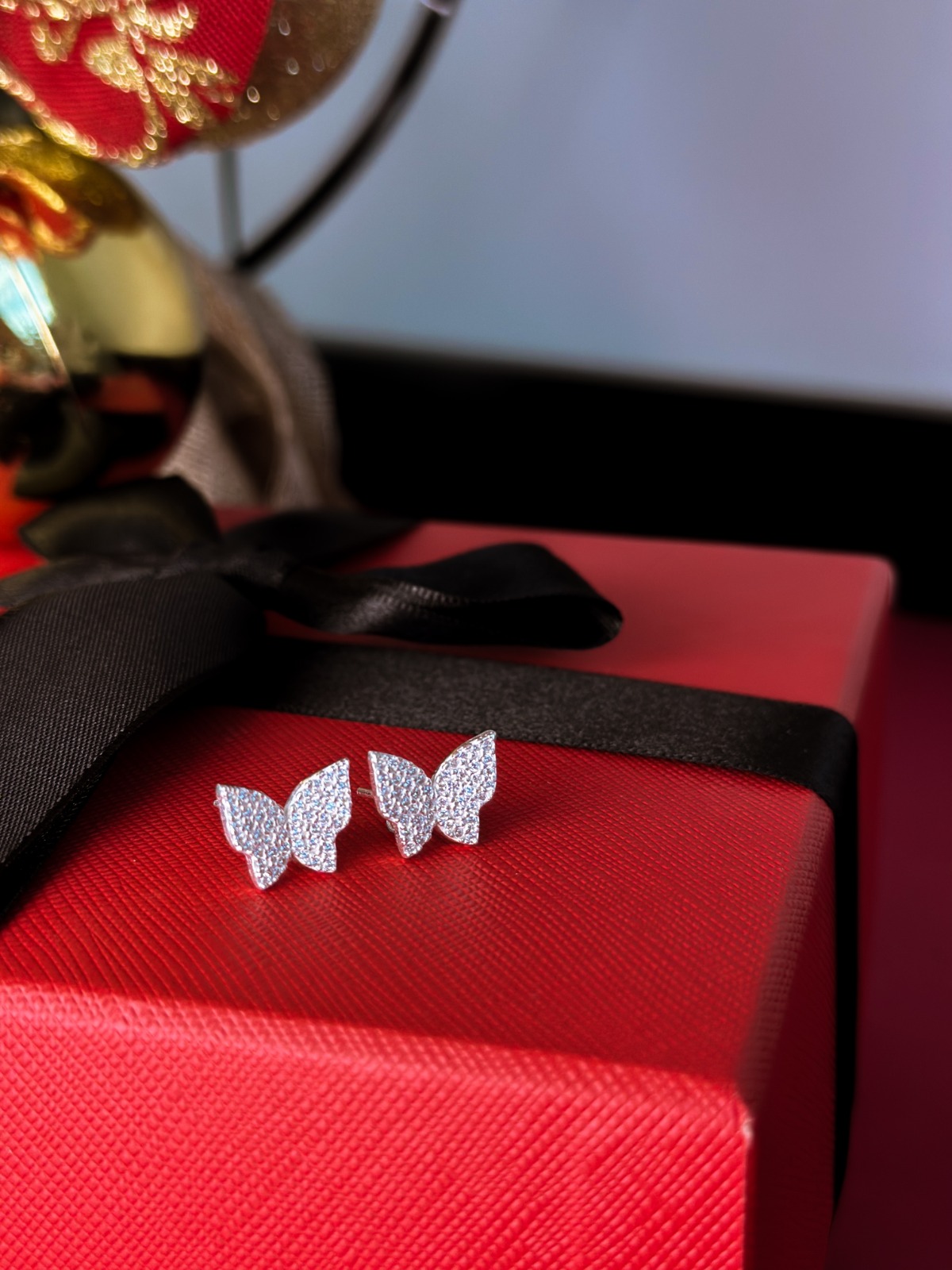 BRINCO BORBOLETA CRAVEJADO- PRATA 925