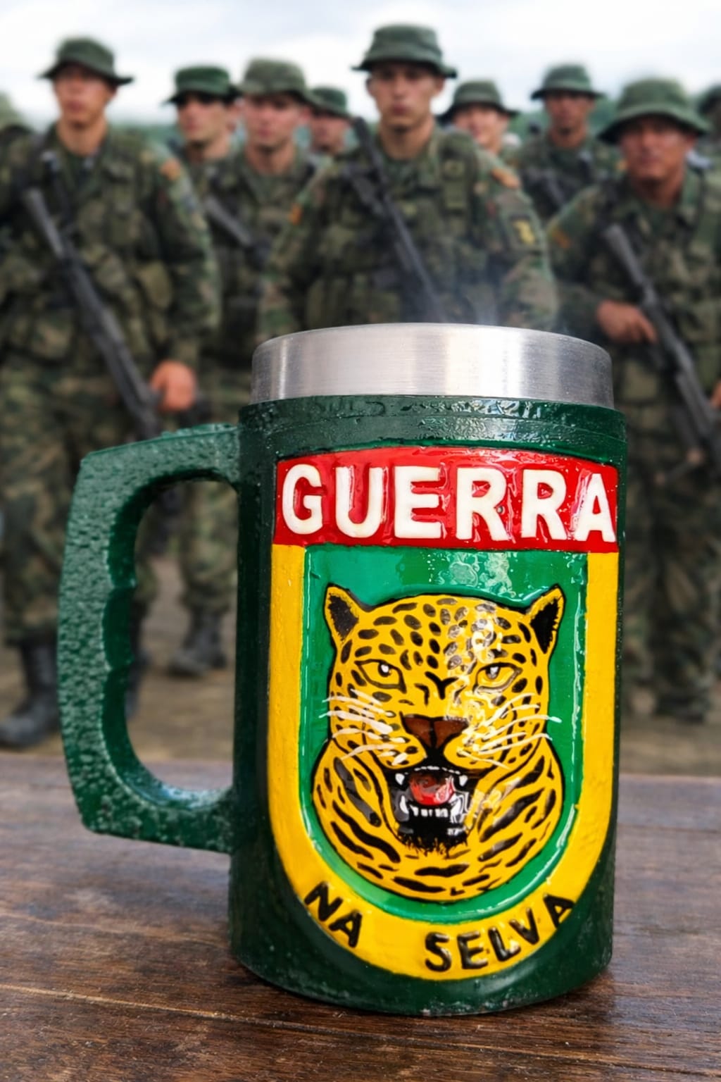 Caneca 3D em resina  GUERRA na SELVA 