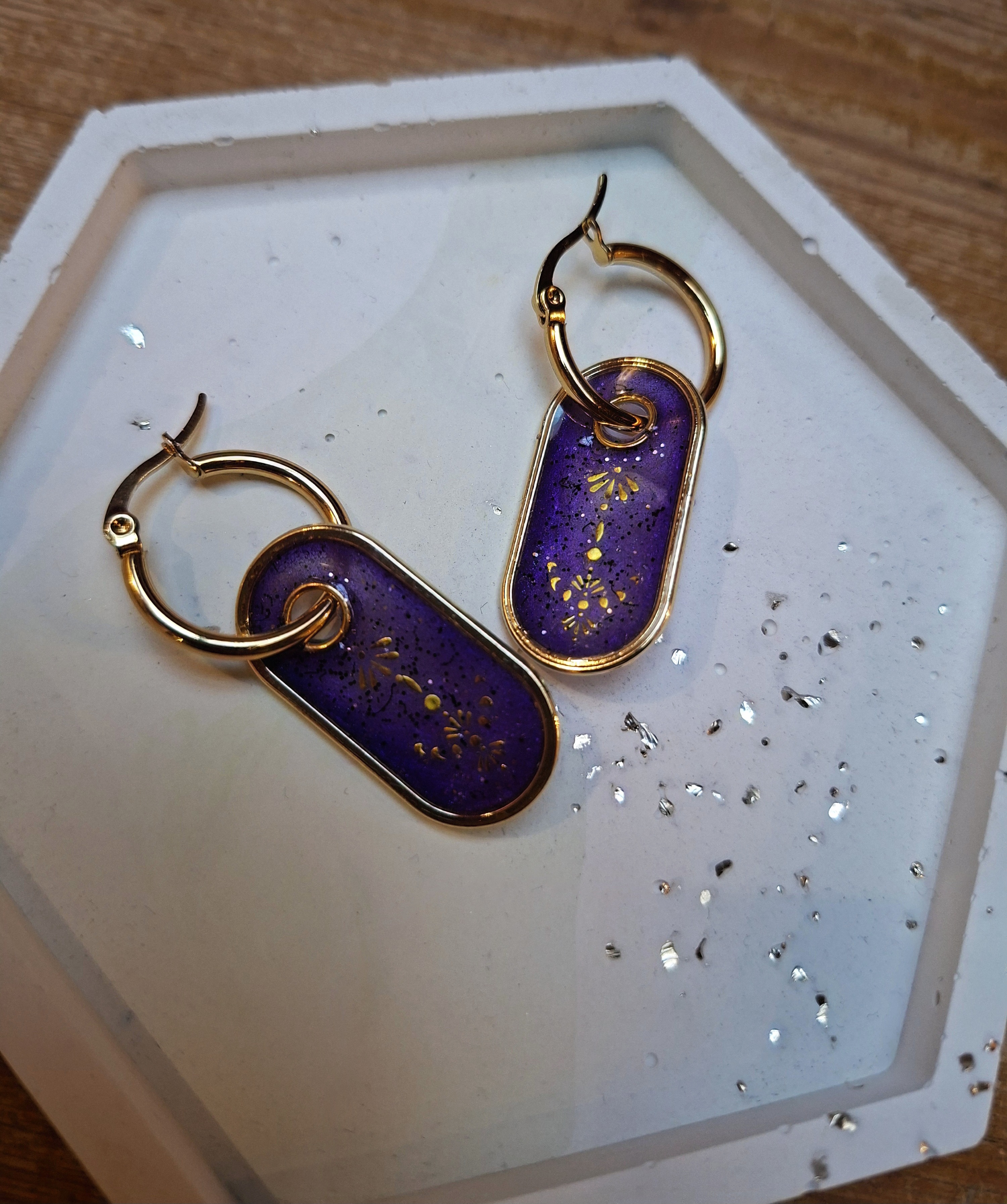 Boucles «cosmiques» violettes