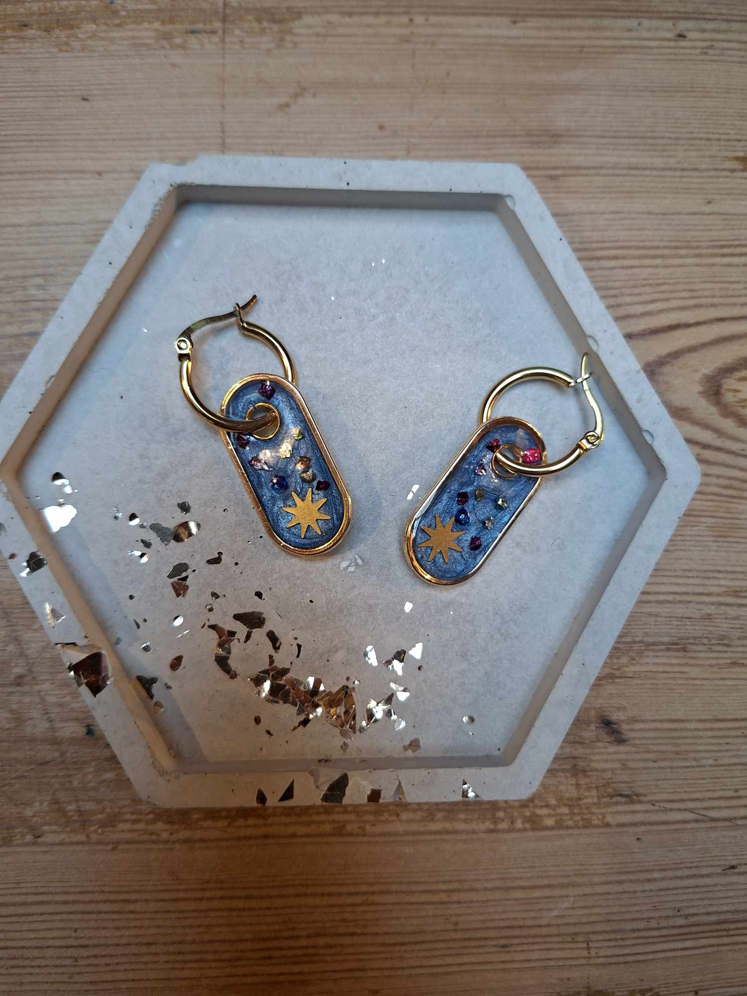 Boucles «cosmiques» étoiles bleu clair