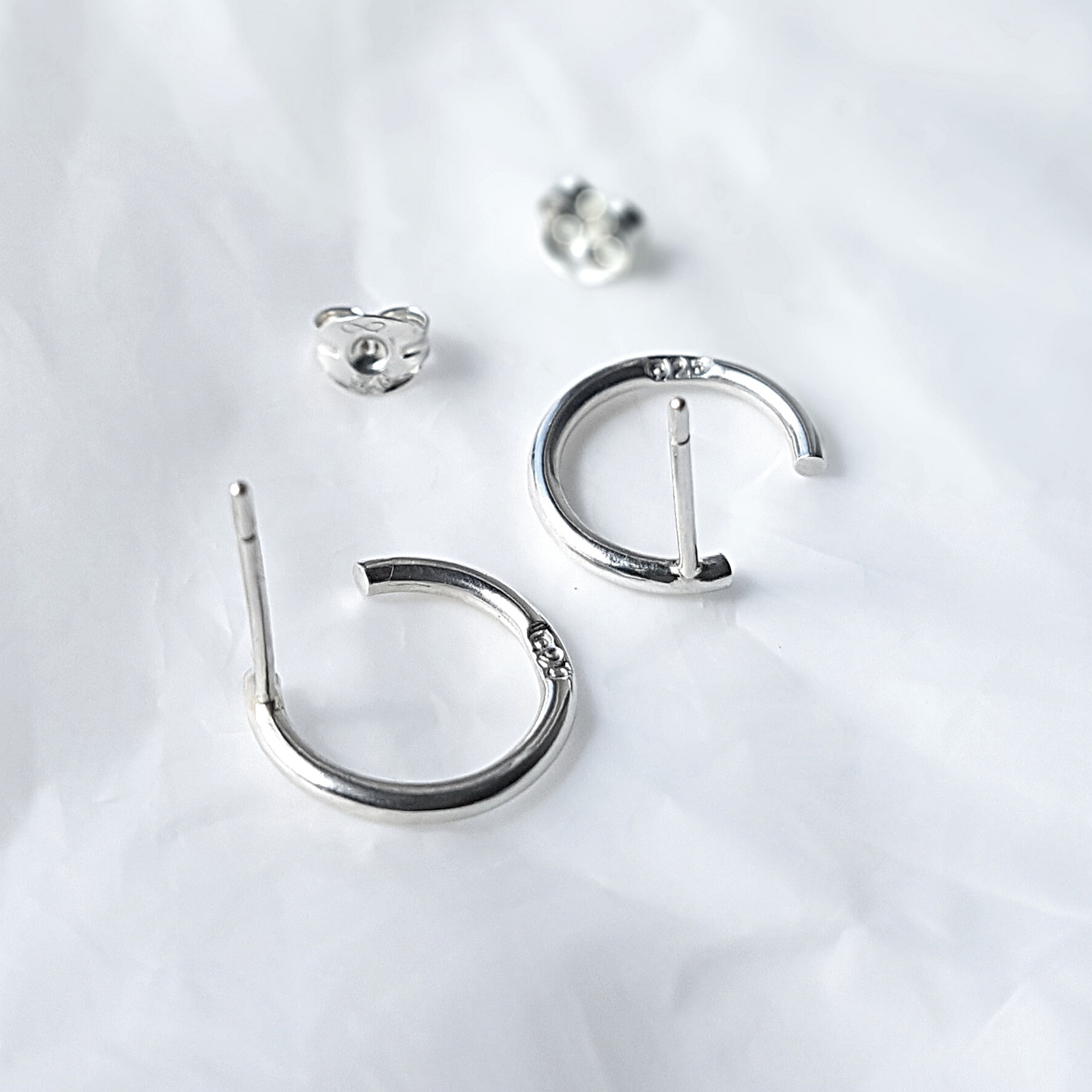 Wire Circle Stud Earrings | Silver
