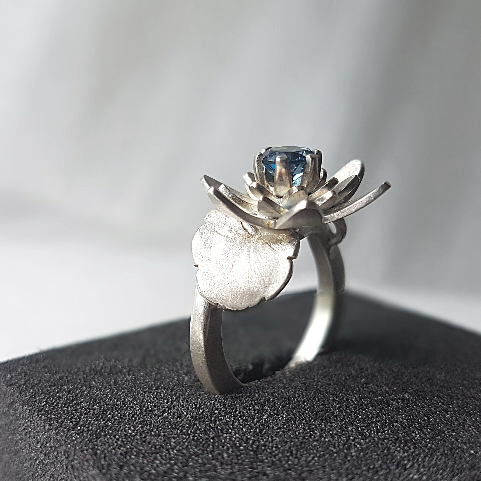 Lily Ring | Topaz | Silver