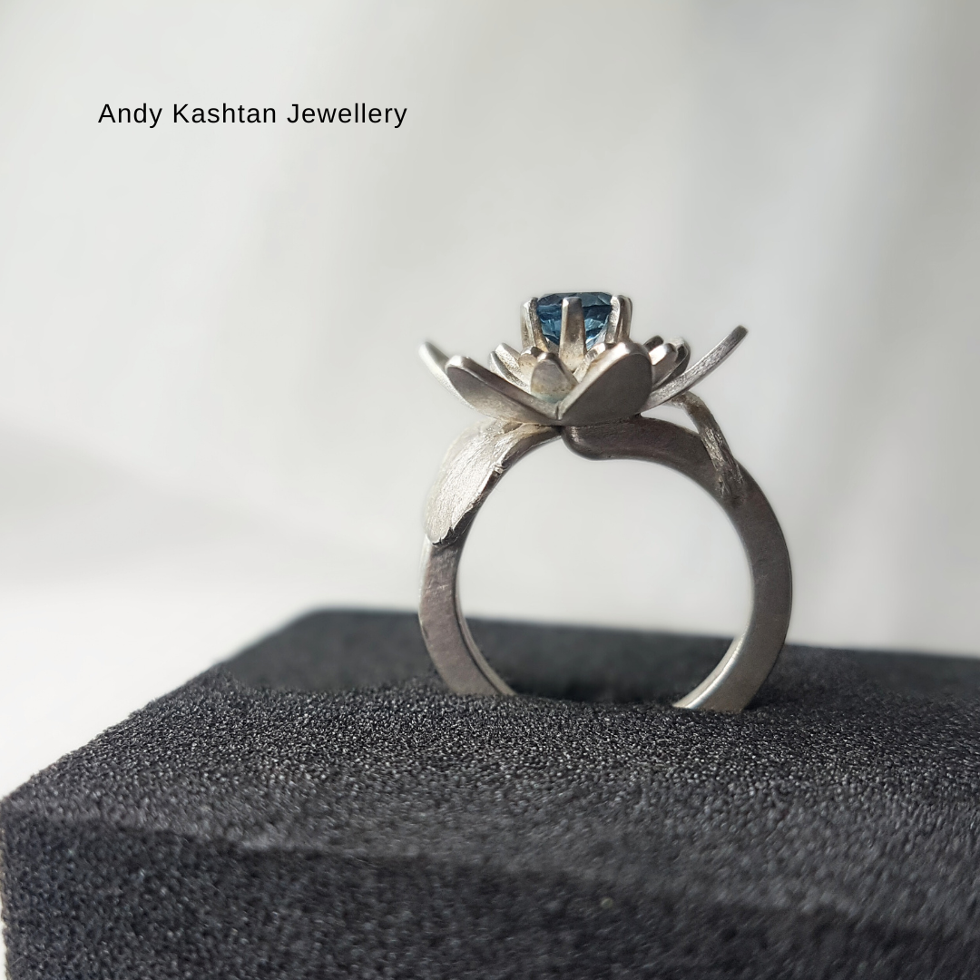 Lily Ring | Topaz | Silver