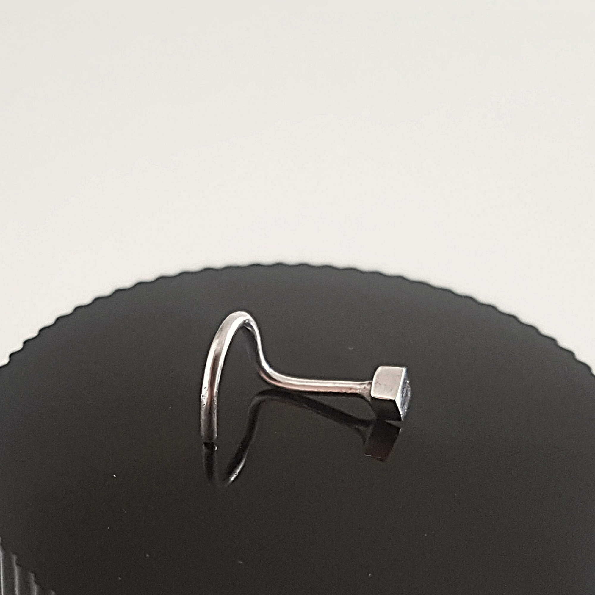 Screw Hook Nose Stud | Silver