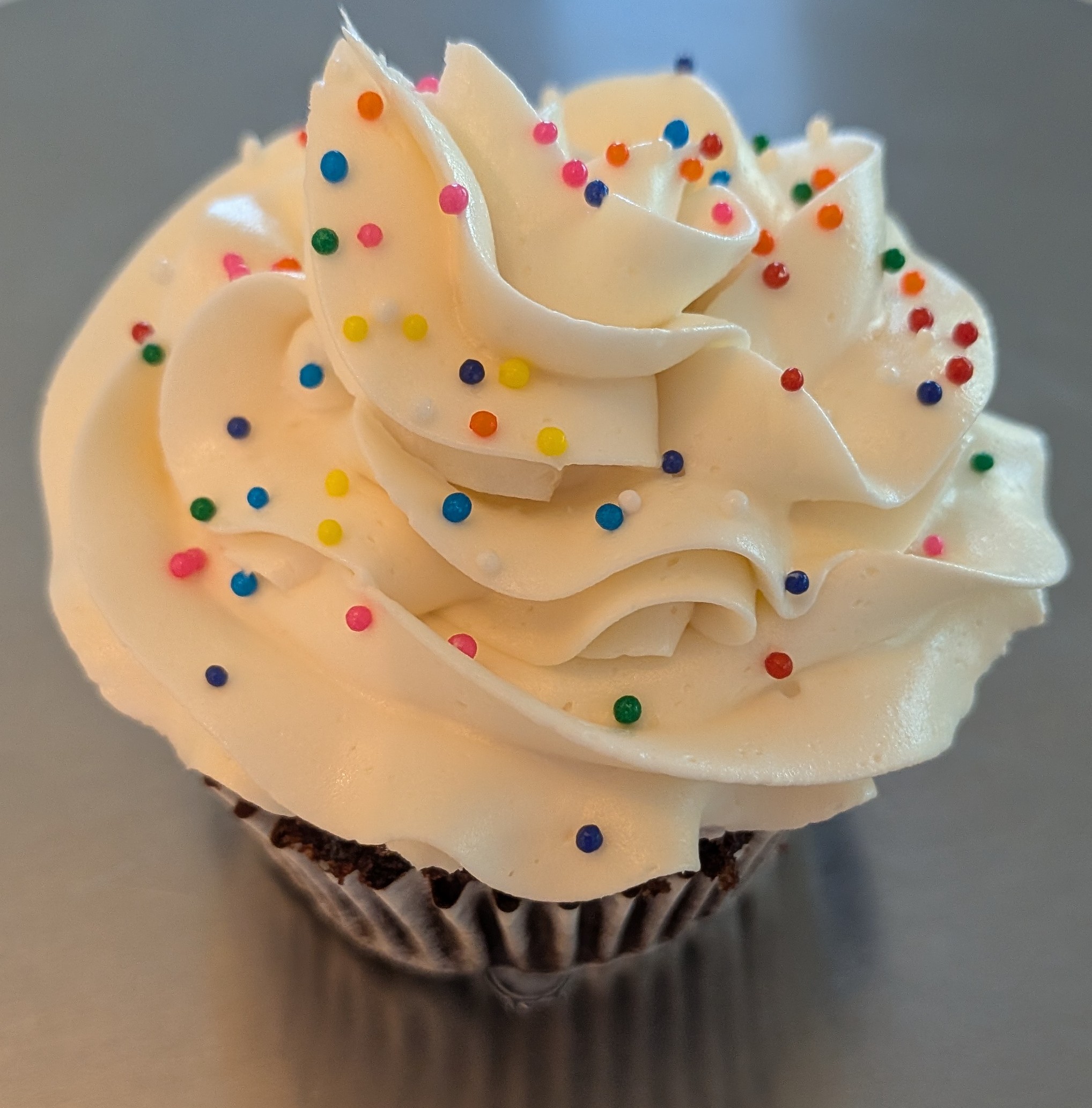 12 Custom Cupcakes - simple design