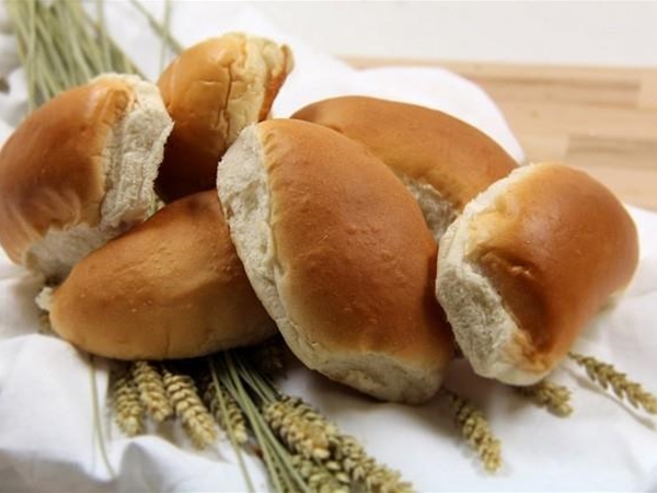 Zacht wit tarwebroodje met Beleg