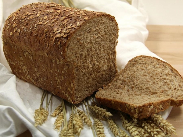 Volkoren Grof half gesneden