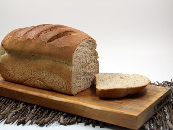 Tarvo Brood half gesneden