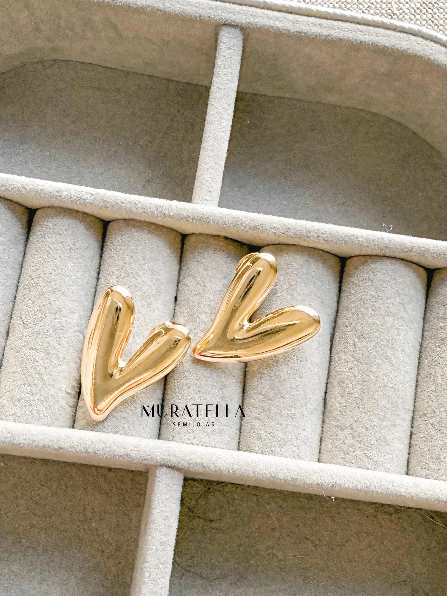 Brinco Coração Pequeno Banho de Ouro e Prata