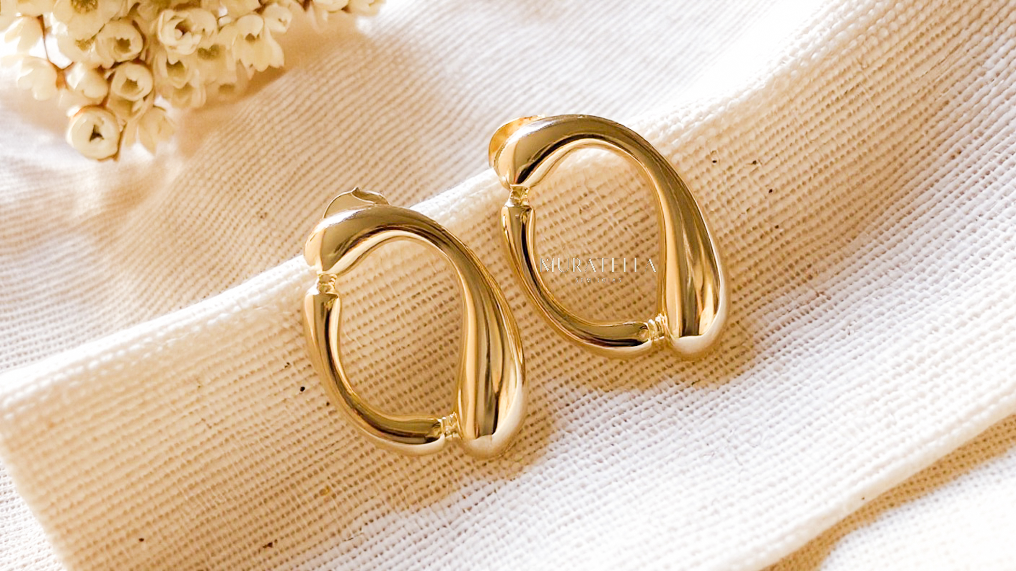 Brinco Dourado Moderno