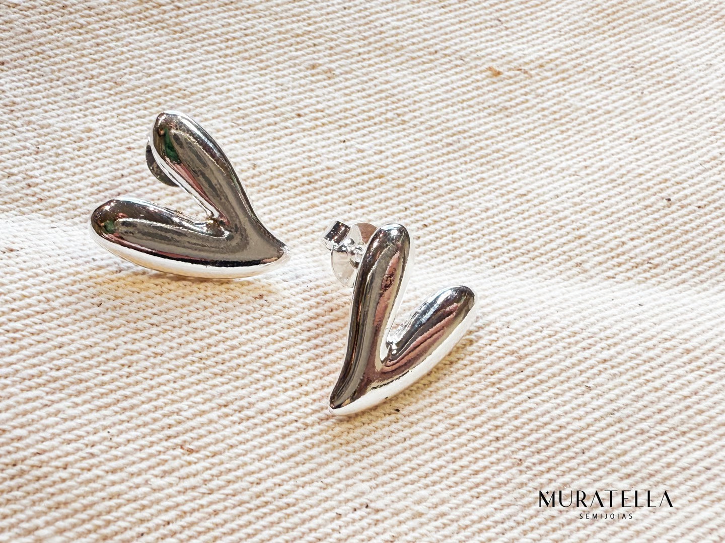 Brinco Coração Pequeno Banho de Ouro e Prata