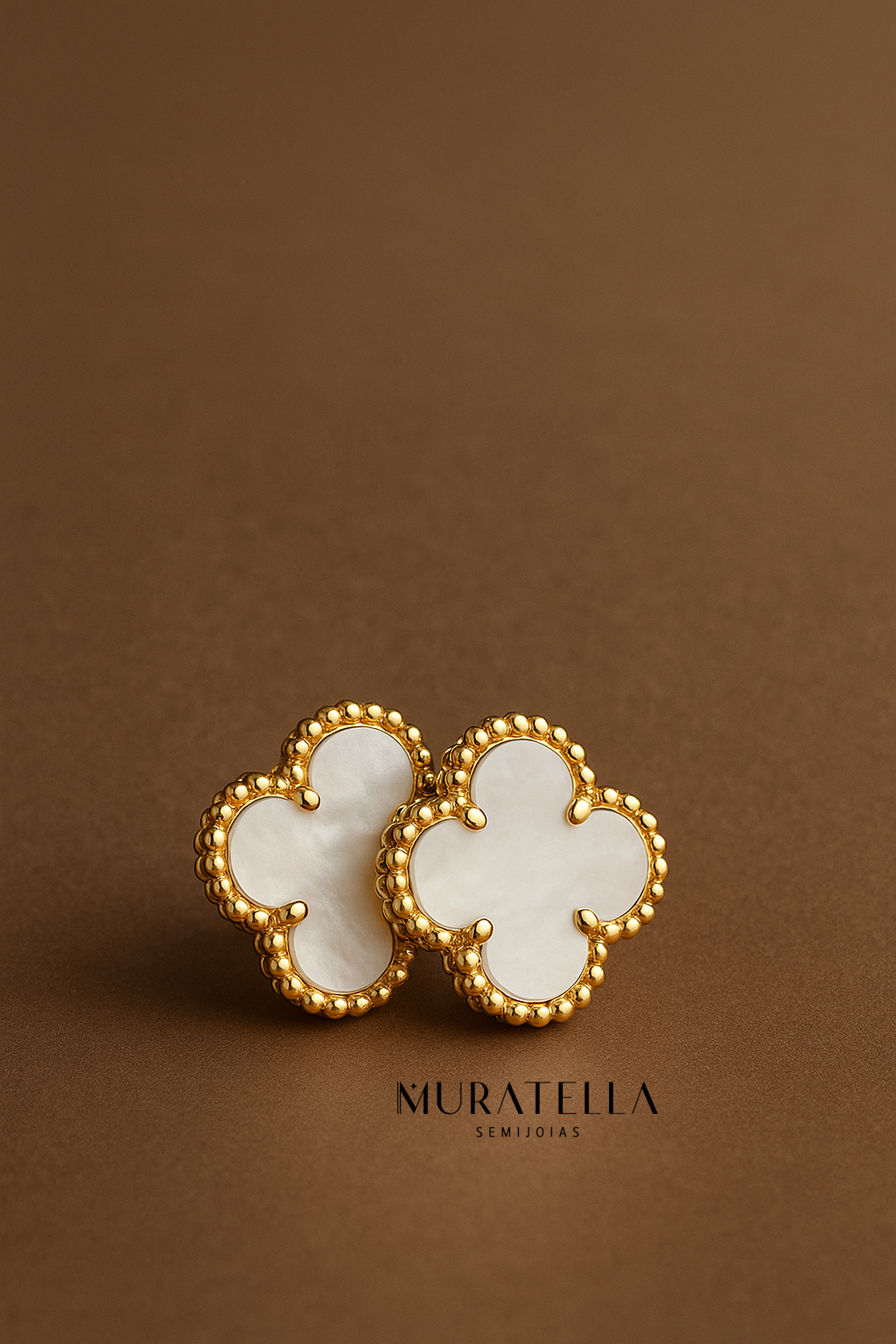 Brinco Trevo em Madrepérola