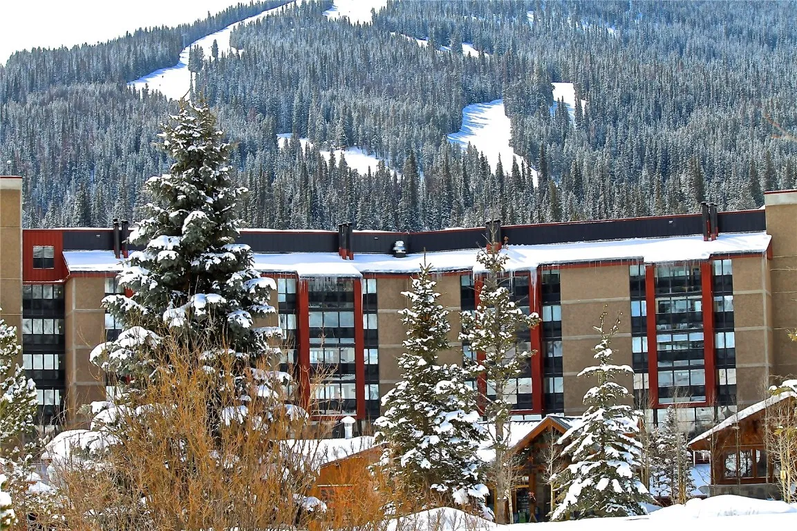 lujoso condominio con acceso premium de esquí 