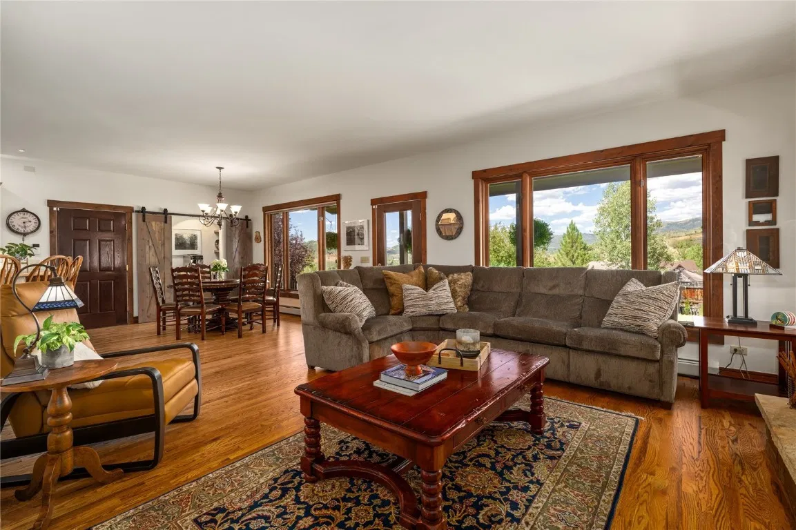 casa familiar de dos pisos