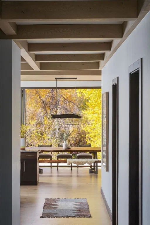 casa moderna en la montaña de tres pisos