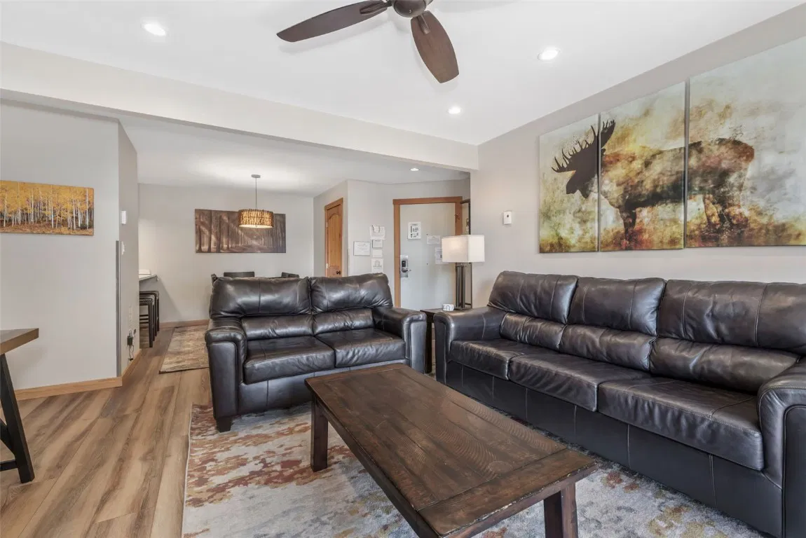 Complejo de Condominios con vista a la montaña