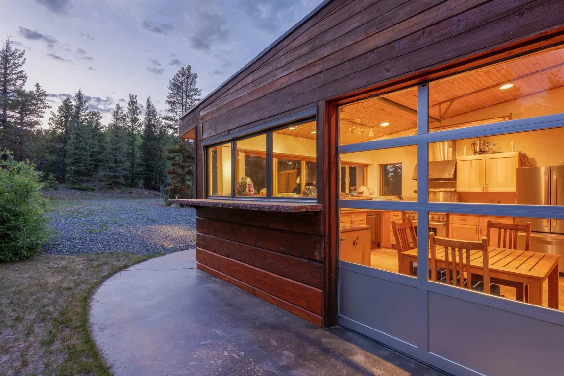 cabaña moderna en la montaña