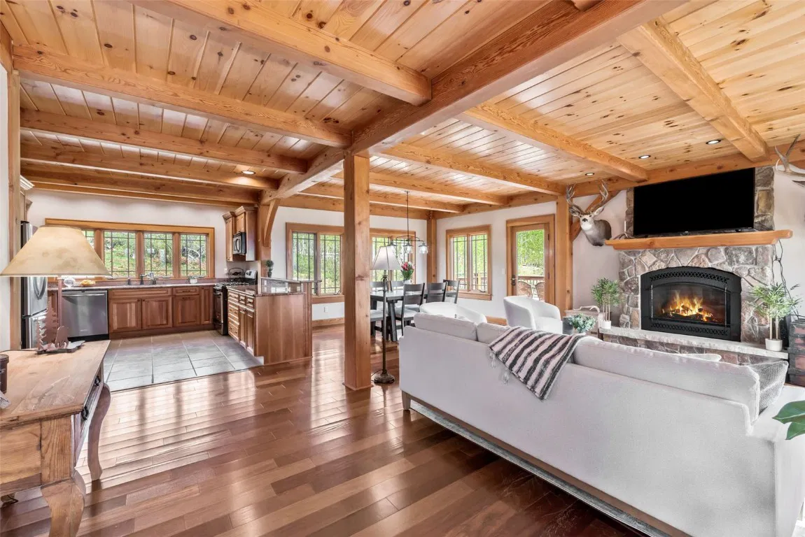 espaciosa cabaña de madera