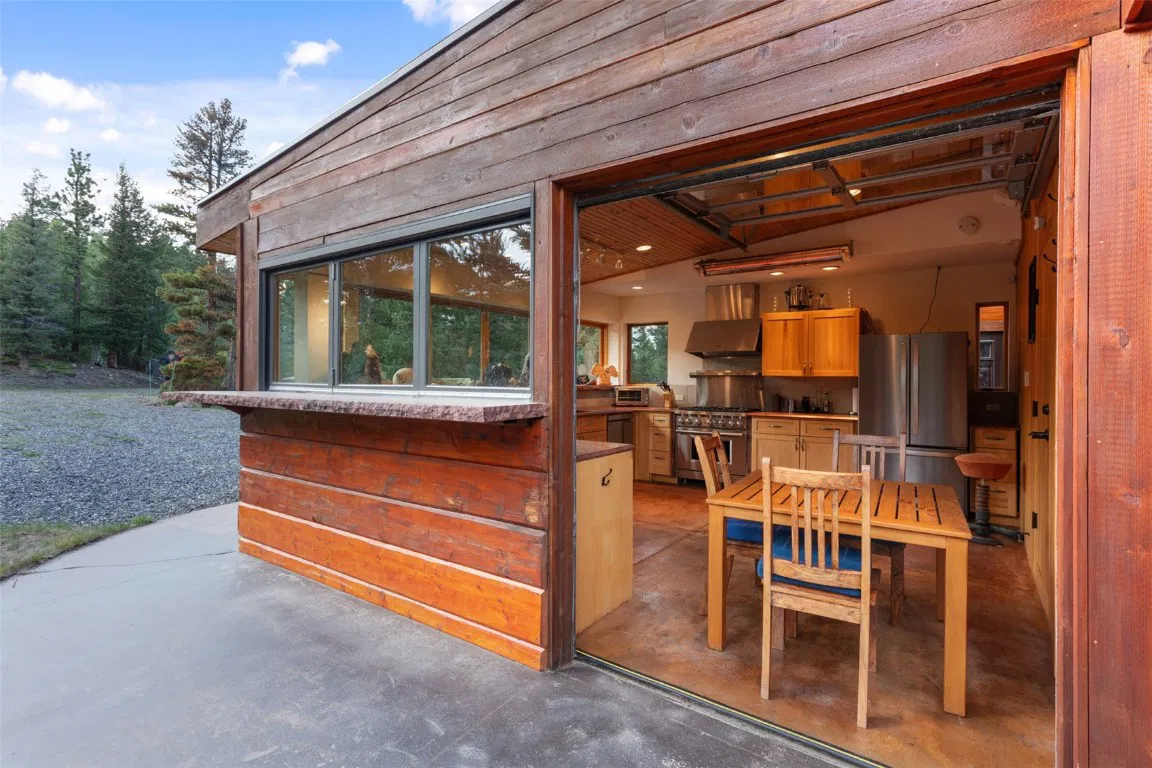 cabaña moderna en la montaña