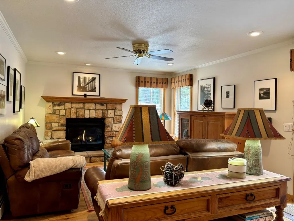 casa rústica de dos pisos