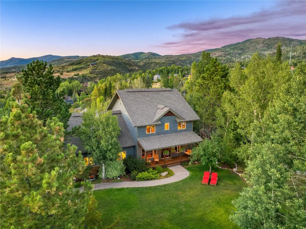 casa familiar de dos pisos