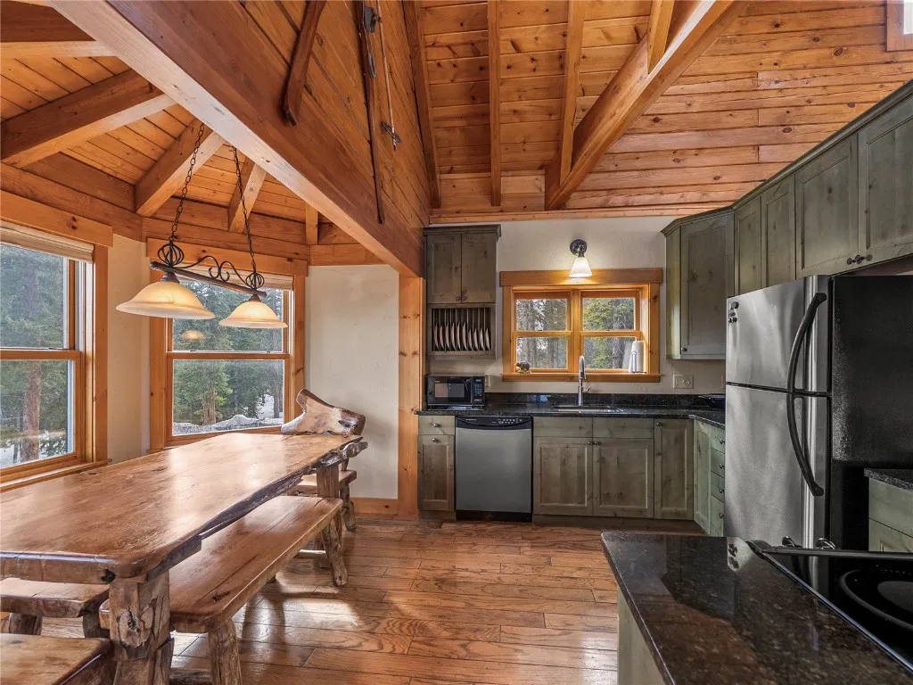 cabaña de montaña de dos pisos