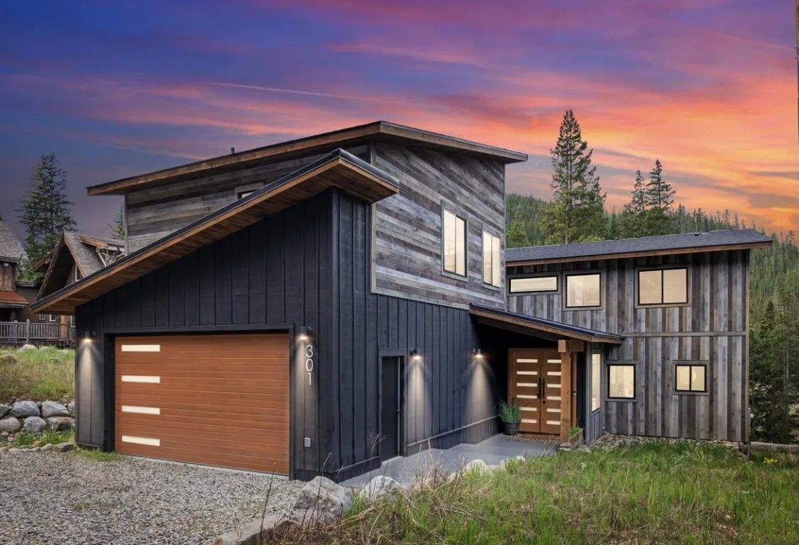 refugio moderno en la montaña