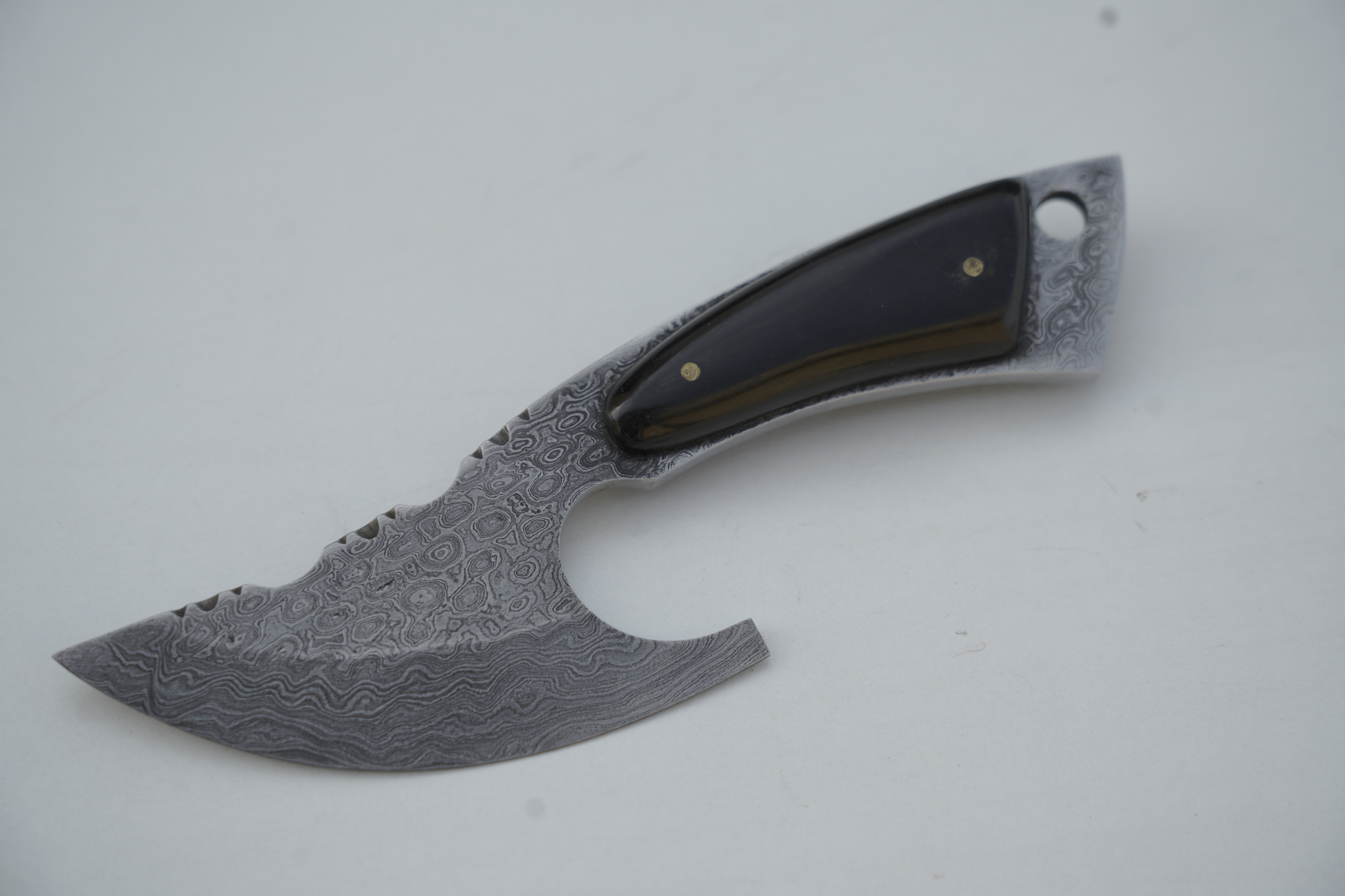 Curved Damascus Steel Knife Skinner knife buffalo horn handle 