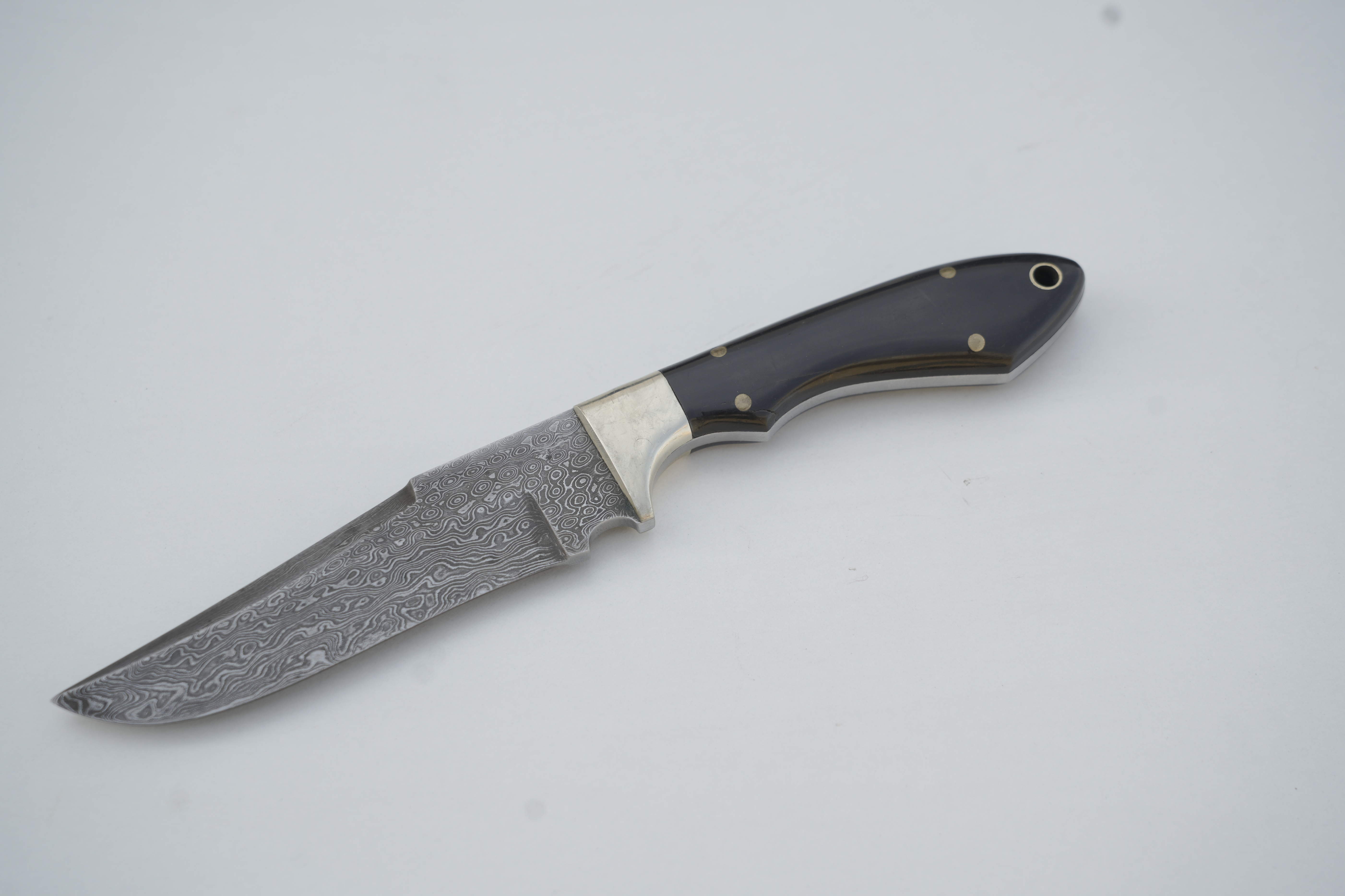 Damascus Steel Hunting Knife horn handle brass guard