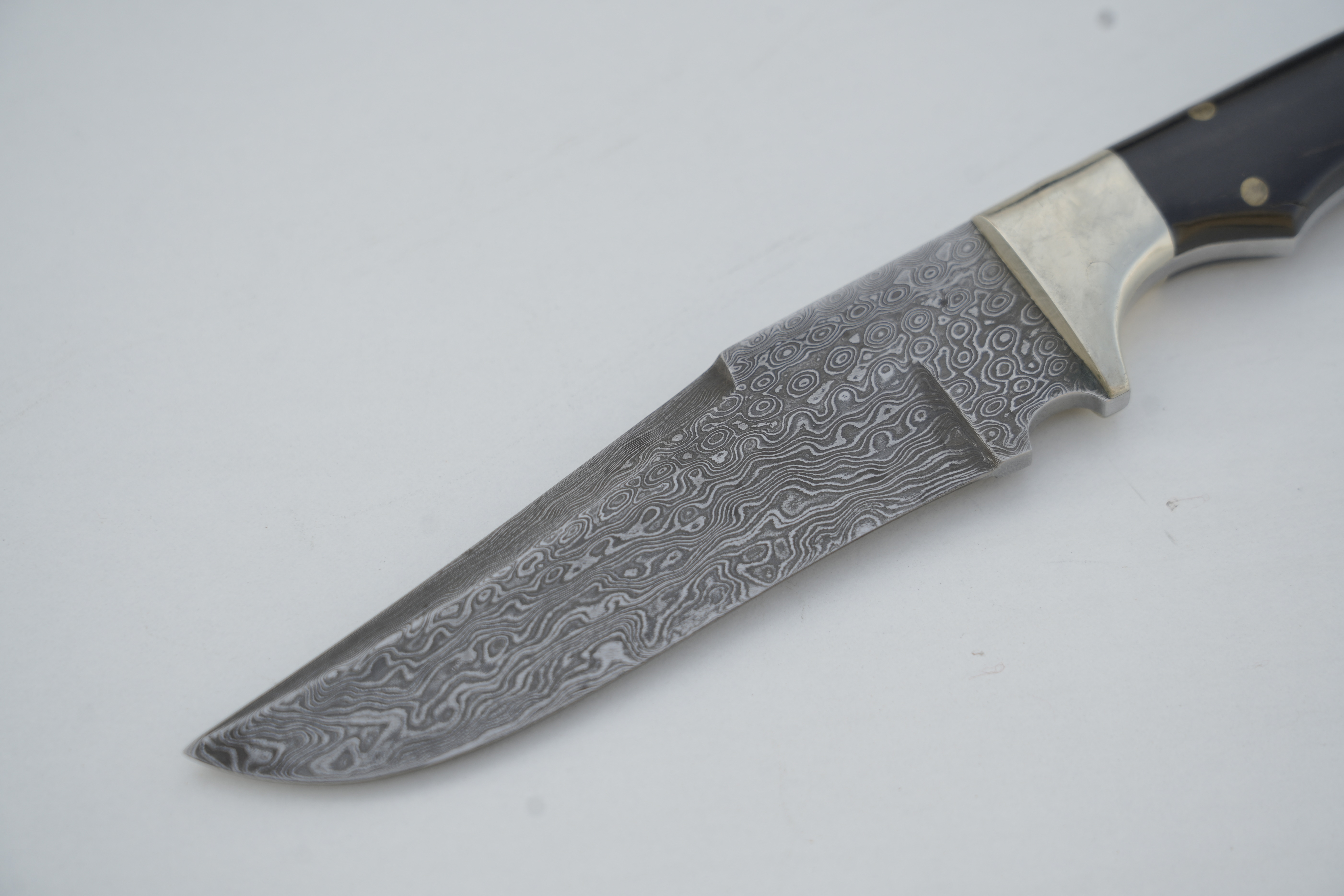 Damascus Steel Hunting Knife horn handle brass guard 