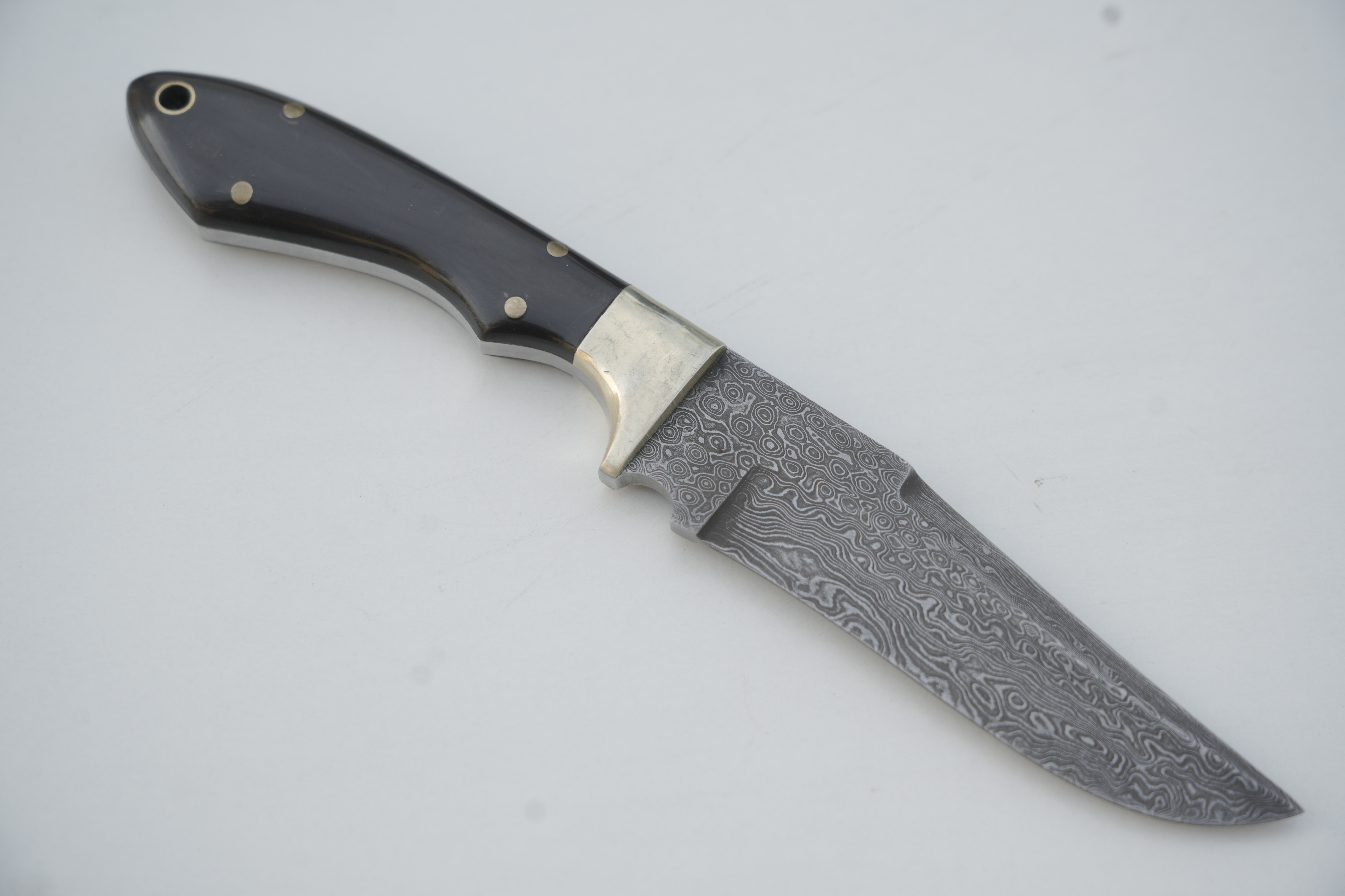 Damascus Steel Hunting Knife horn handle brass guard 
