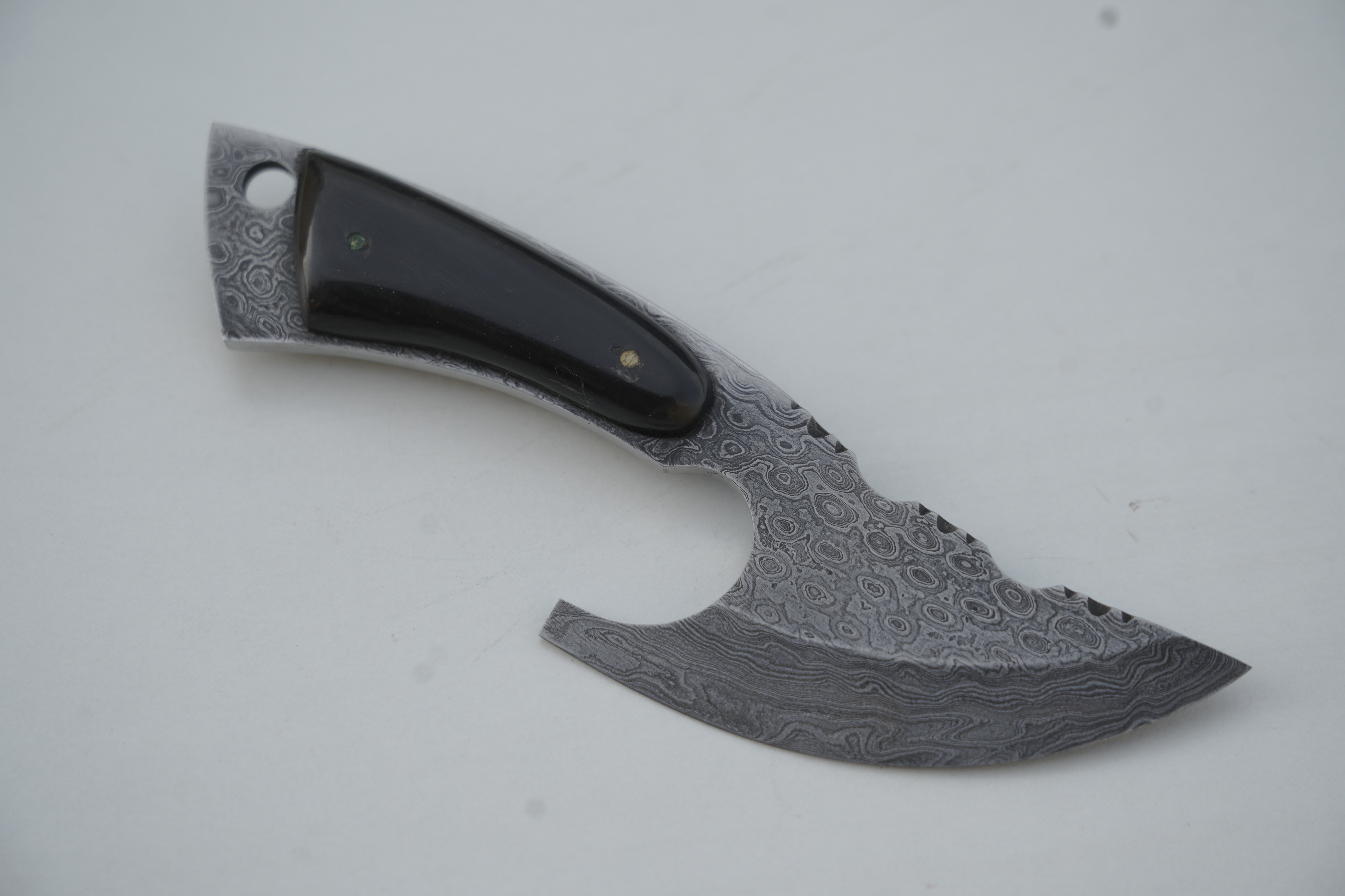 Curved Damascus Steel Knife Skinner knife buffalo horn handle 