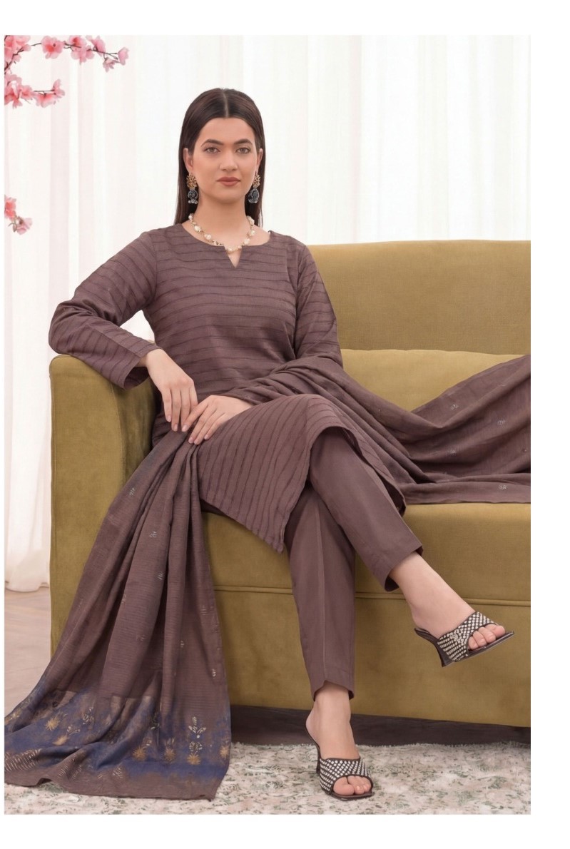 Fancy Lawn, Bana Dora Shirt, plane trouser and Jacquard dupatta.