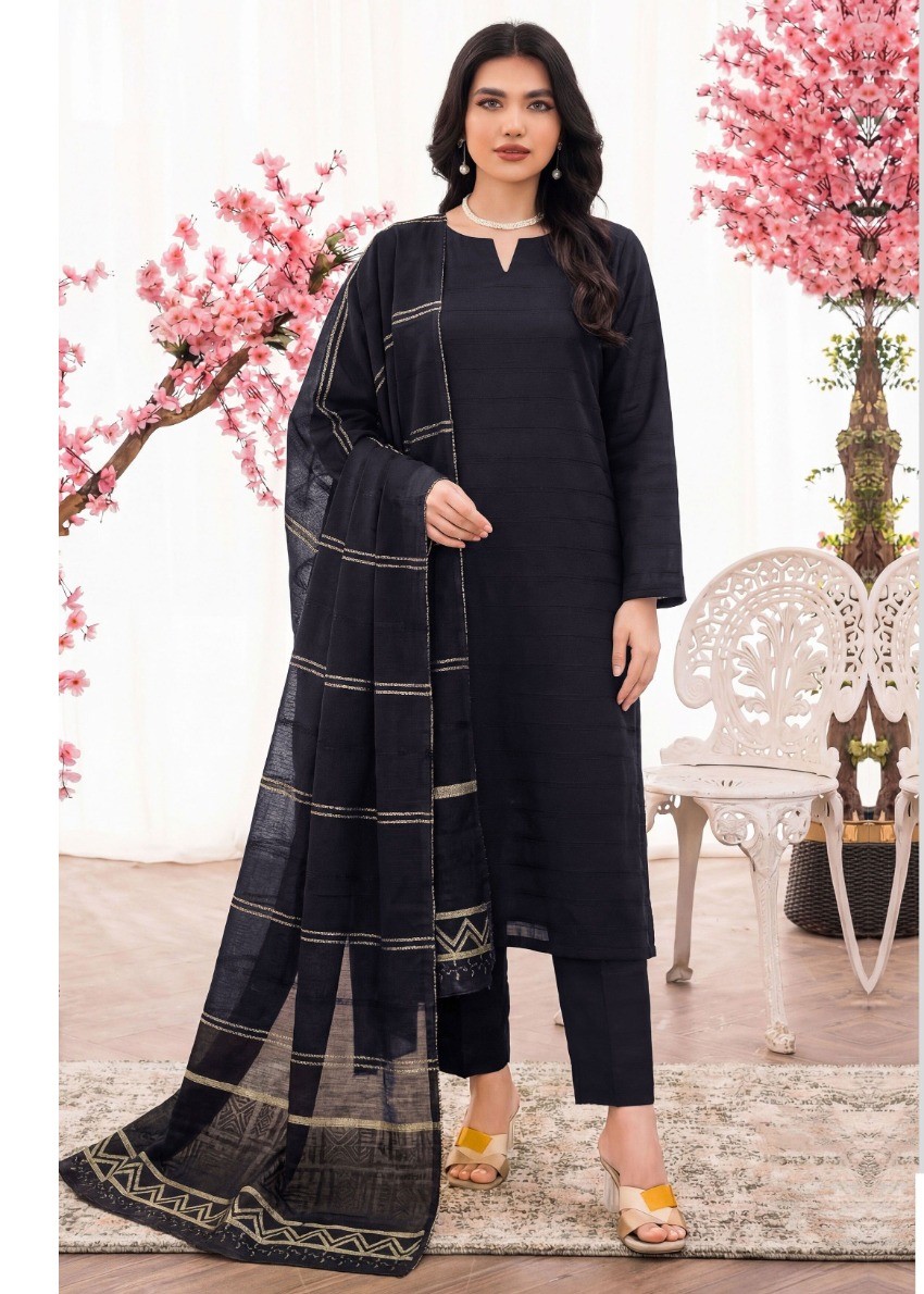 Fancy Lawn, Bana Dora Shirt, plane trouser and Jacquard dupatta.