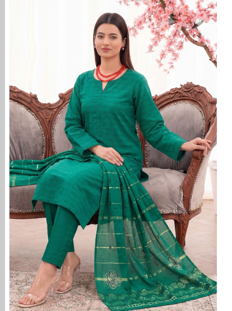 Fancy Lawn, Bana Dora Shirt, plane trouser and Jacquard dupatta.