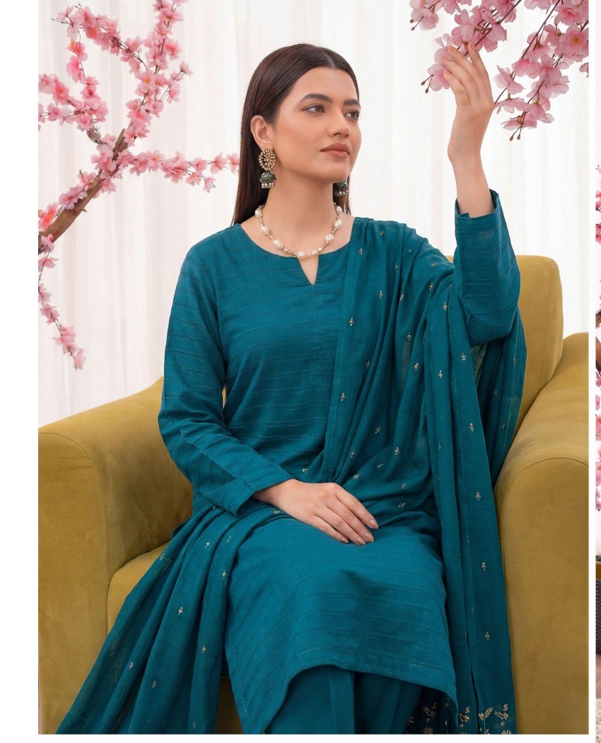 Fancy Lawn, Bana Dora Shirt, plane trouser and Jacquard dupatta.