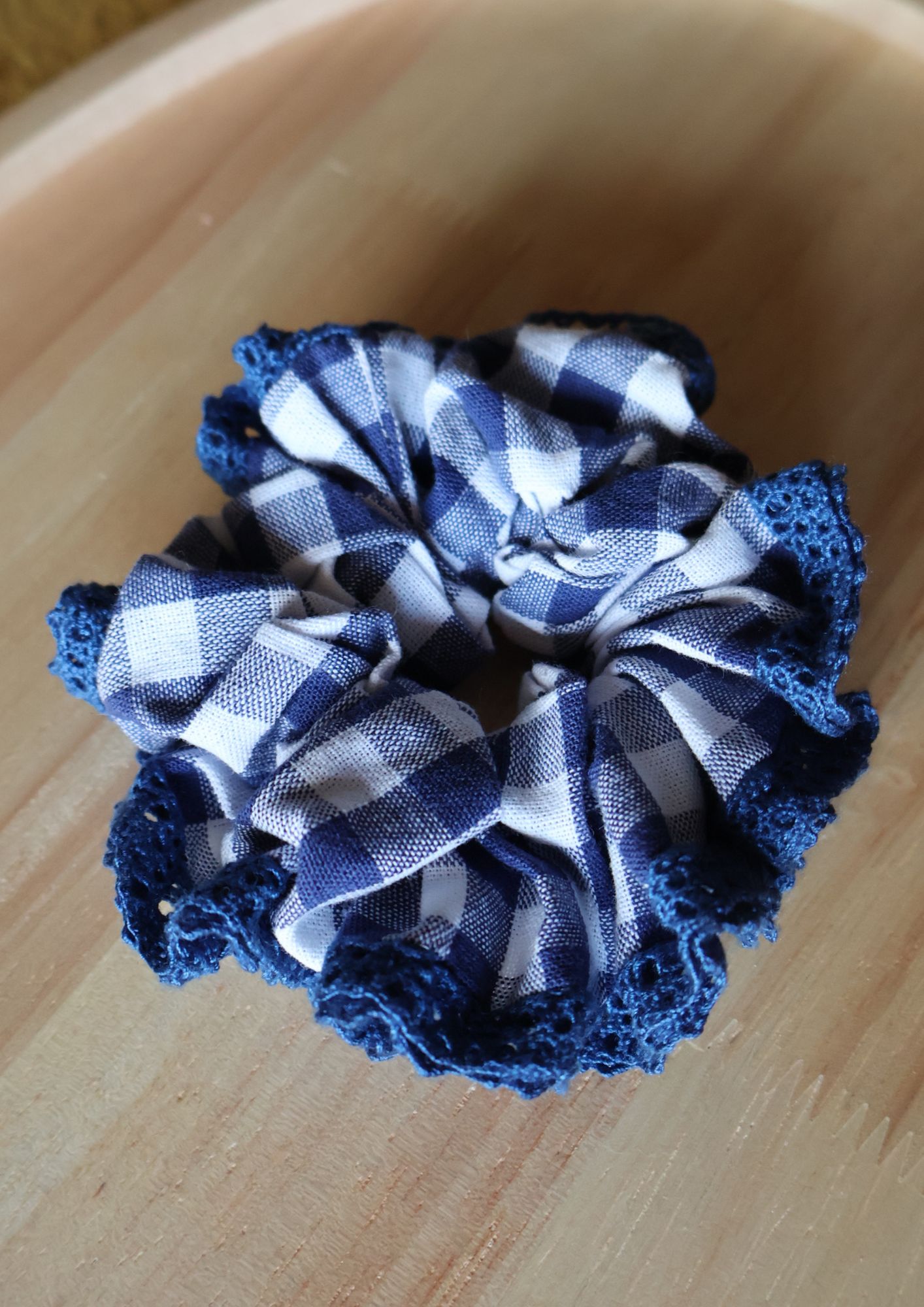 Scrunchie MAYA (vichy & dentelle marine)