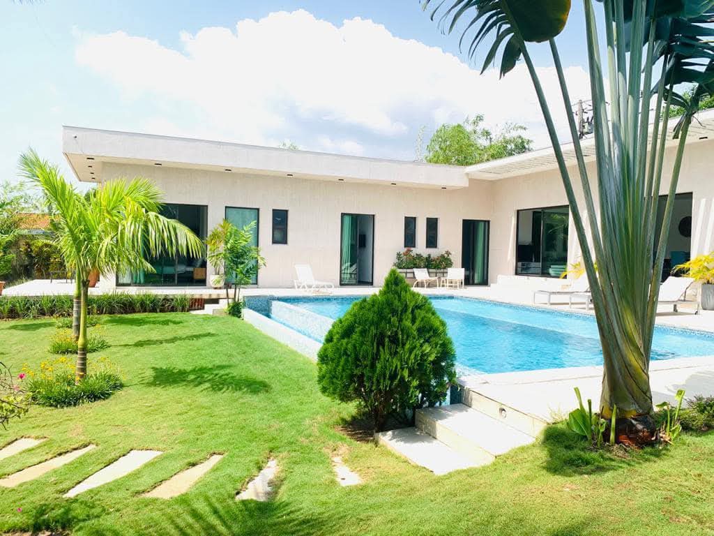 Création et Entretien de Piscines – Votre Oasis Sur-Mesure