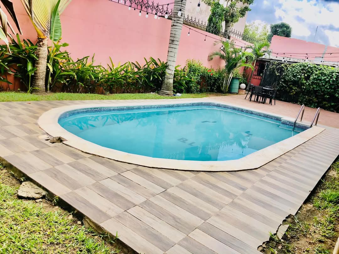 Création et Entretien de Piscines – Votre Oasis Sur-Mesure