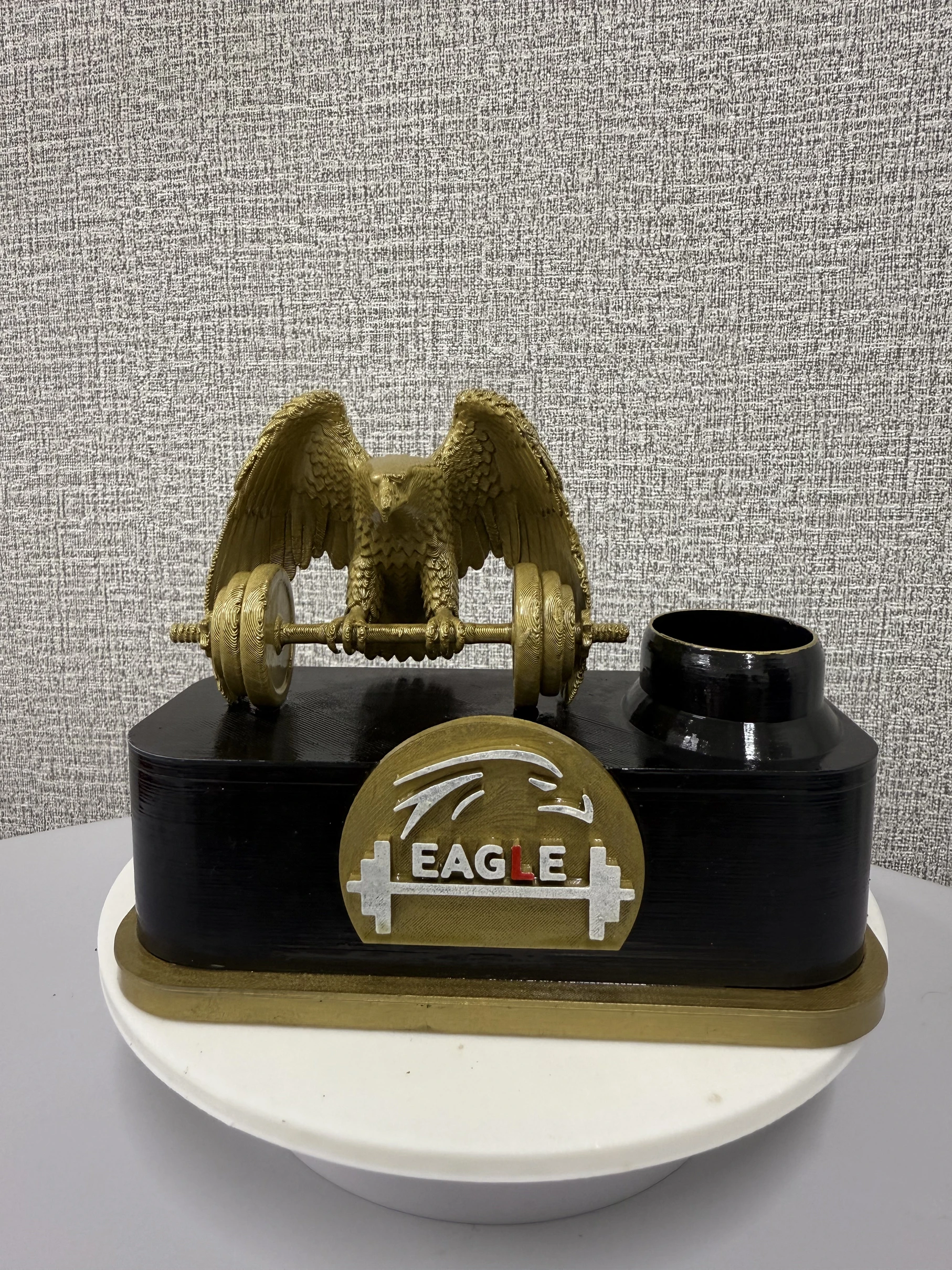 حامل أقلام مكتبي Eagle Desk Sign
