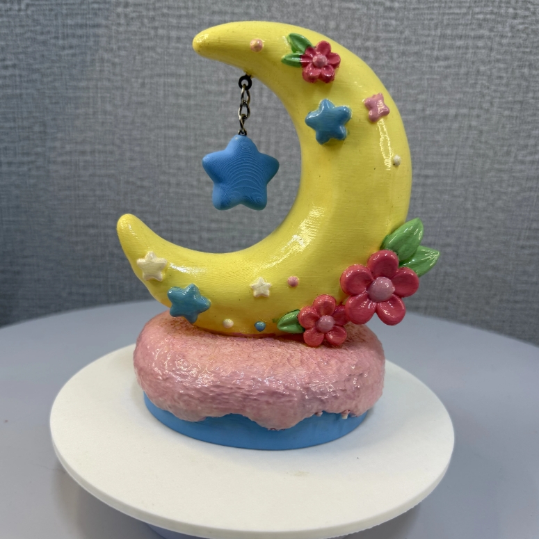 مجسم هلال ملون بالزهور والنجوم