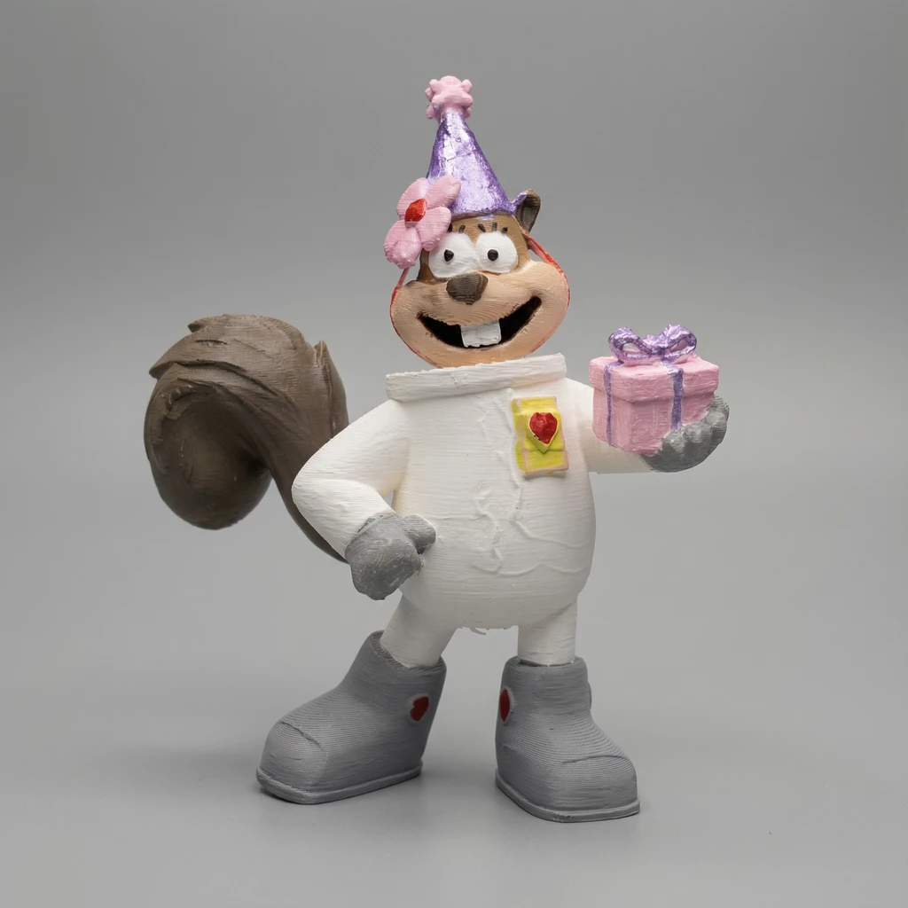 مجسم ساندي تشيكس بقبعة الحفلات