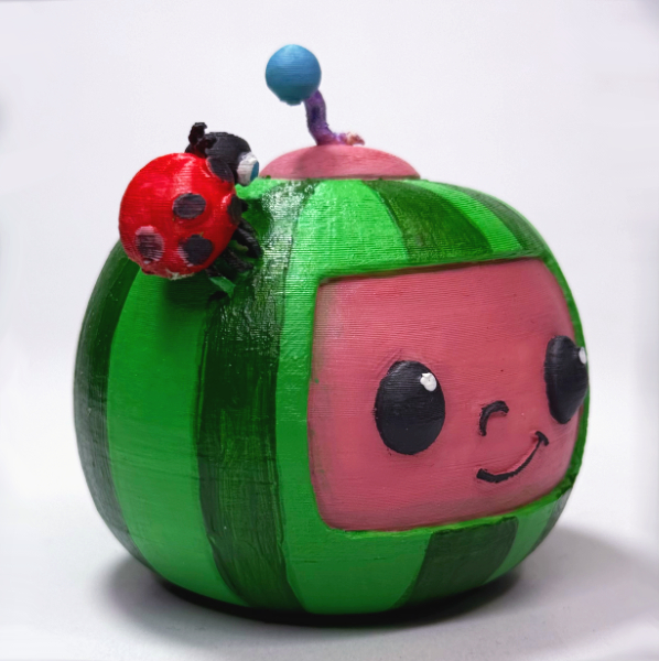 كيكة عيد ميلاد ملونة